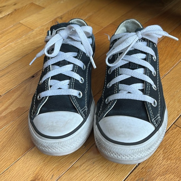 CONVERSE All Star low tops. Youth 2.5. In black and white. GUC - Picture 1 of 8